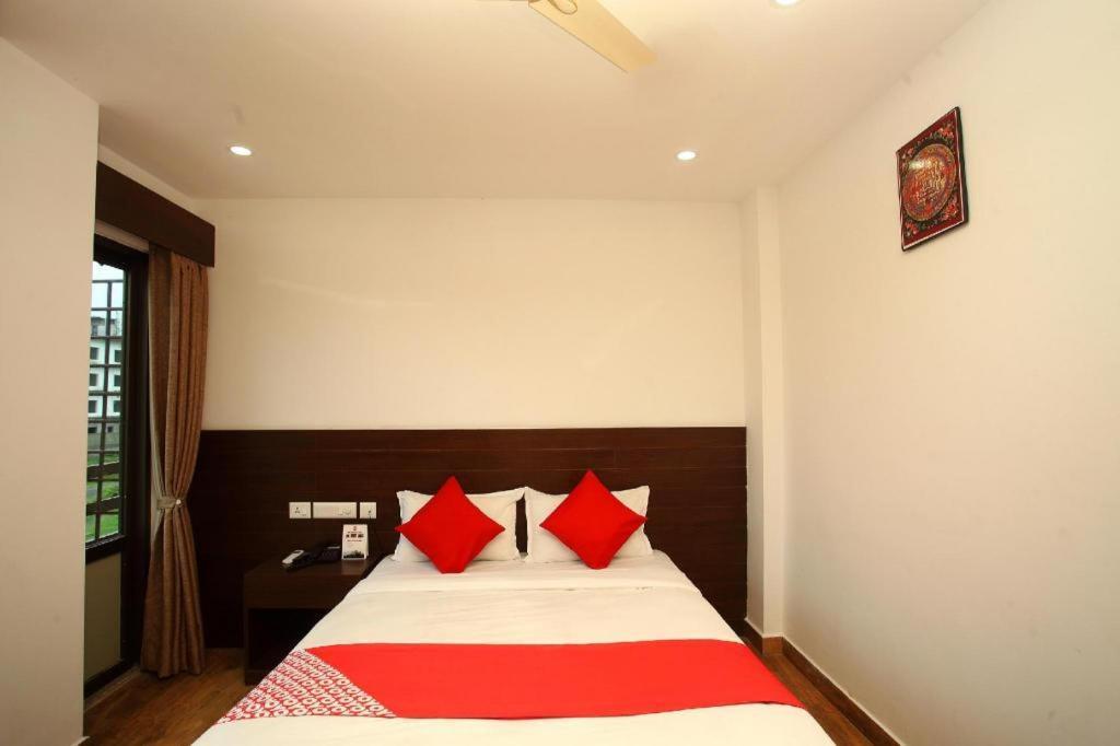 Oyo 525 Hotel Aloka Inn Румминдей Экстерьер фото
