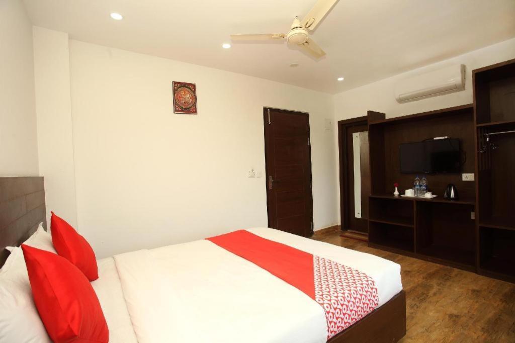 Oyo 525 Hotel Aloka Inn Румминдей Экстерьер фото