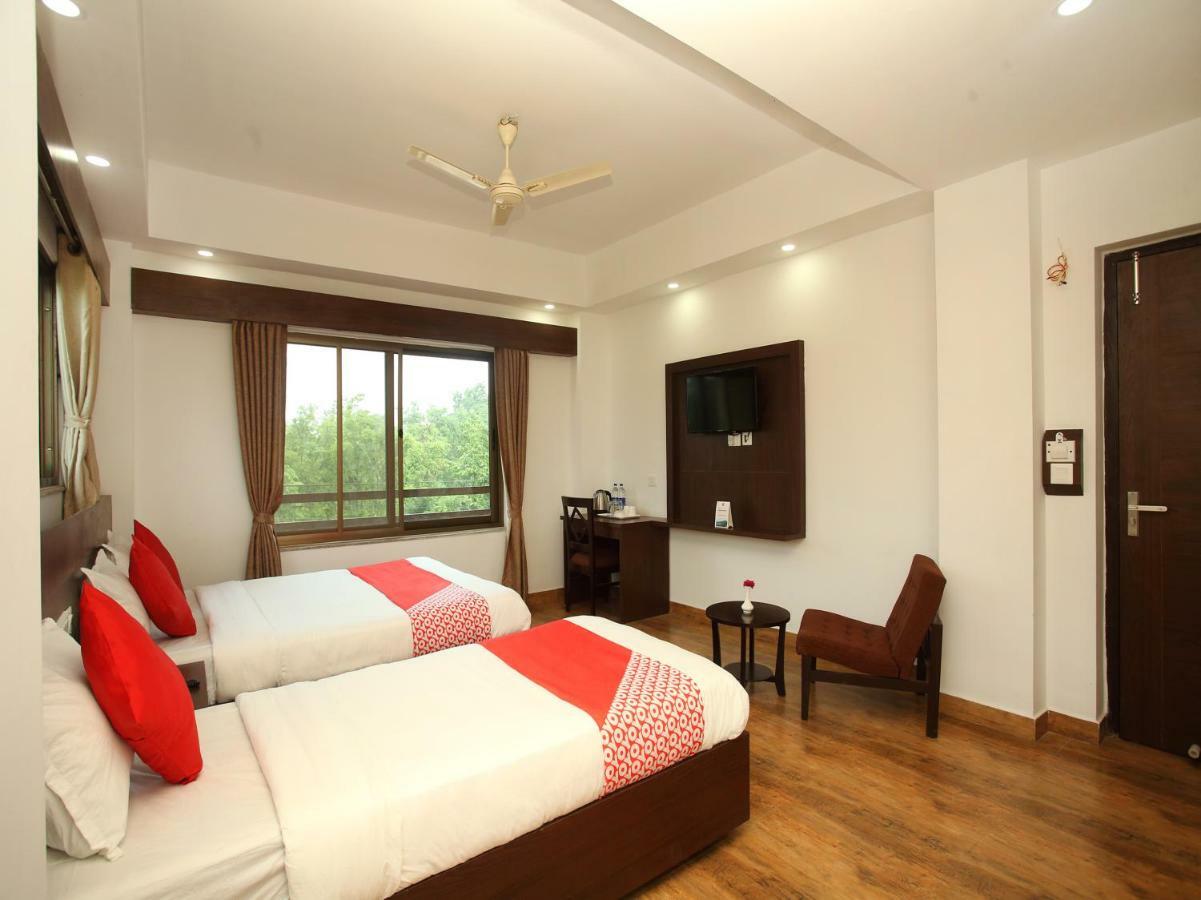 Oyo 525 Hotel Aloka Inn Румминдей Экстерьер фото