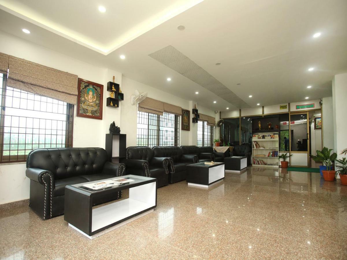 Oyo 525 Hotel Aloka Inn Румминдей Экстерьер фото