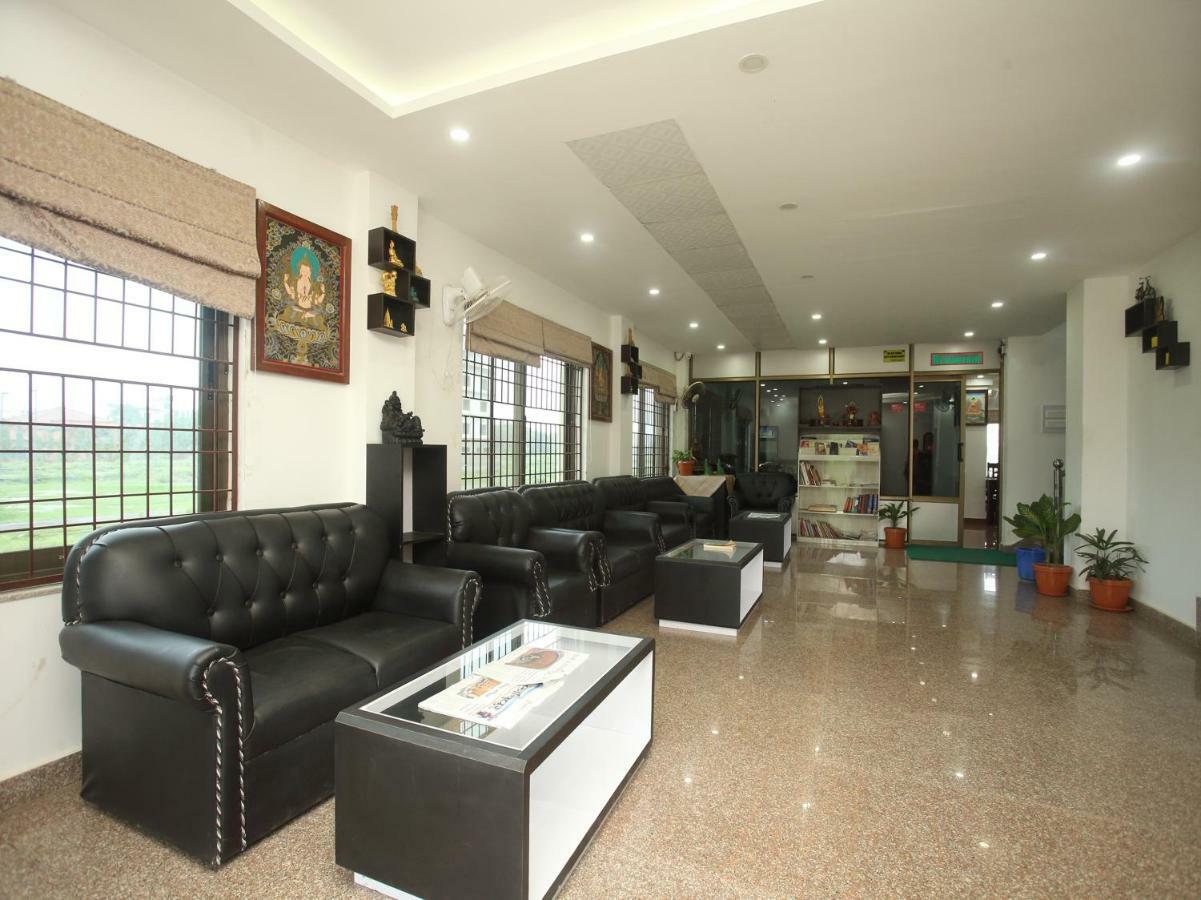 Oyo 525 Hotel Aloka Inn Румминдей Экстерьер фото